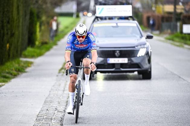 Dutch Mathieu van der Poel of Alpecin-Premier Tech pictured in action during the E3 Saxo Bank Classic one day cycling race, 208,8km from and to Harelbeke, on Friday 27 March 2026. JASPERxJACOBS  x169094775x