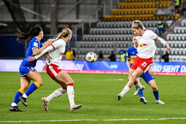 Soccer I Women I Season 2025 2026 I Bundesliga I 22 Matchday I FC Carl Zeiss Jena RB Leipzig I 27 03 2026 Olivia Johansson Alcaide 9, FC Carl Zeiss Jena , Nikoline Dudek 24, Rasenballsport Leipzig , Julia Landenberger 21, Rasenballsport Leipzig and Melina Laura Reuter 7, FC Carl Zeiss Jena fighting for the ball Jena Ernst Abbe Sportfeld, ad hoc Arena Thüringen Germany Copyright: xLobeca InesxHähnelx