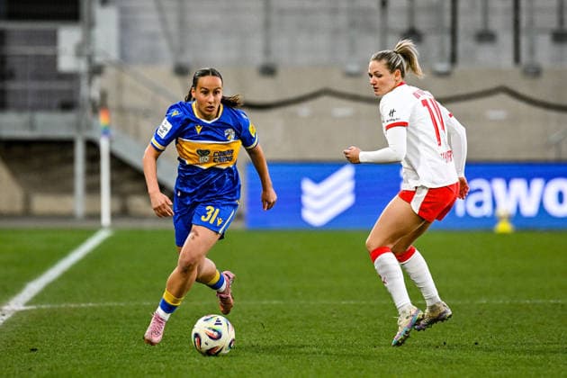 Soccer I Women I Season 2025 2026 I Bundesliga I 22 Matchday I FC Carl Zeiss Jena RB Leipzig I 27 03 2026 Nelly Juckel 31, FC Carl Zeiss Jena with ball is approached by Marleen Schimmer 14, Rasenballsport Leipzig Jena Ernst Abbe Sportfeld, ad hoc Arena Thüringen Germany Copyright: xLobeca InesxHähnelx