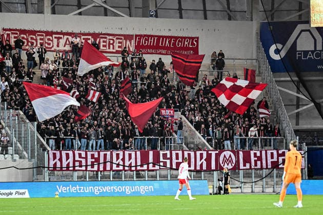 Soccer I Women I Season 2025 2026 I Bundesliga I 22 Matchday I FC Carl Zeiss Jena RB Leipzig I 27 03 2026 Full guest block with Leipzig fans waving big red flags Jena Ernst Abbe Sportfeld, ad hoc Arena Thüringen Germany Copyright: xLobeca InesxHähnelx