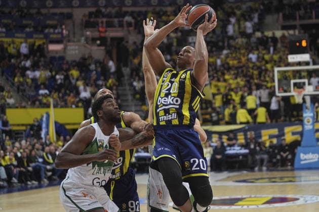 Fenerbahce Beko v Zalgiris - EuroLeague ISTANBUL, TURKIYE - MARCH 27: Fenerbahce Beko player Devon Hall (20) and Zalgiris player Moses Anthony Wright (L) compete for the ball during the EuroLeague Round 34 basketball game between Fenerbahce Beko and Zalgiris at Ulker Sports and Event Hall in Istanbul, Turkiye on March 27, 2026. Beyza Comert Anadolu Istanbul Turkey. Editorial use only. Please get in touch for any other usage.  Copyright: x2026xAnadoluxBeyzaxComertx