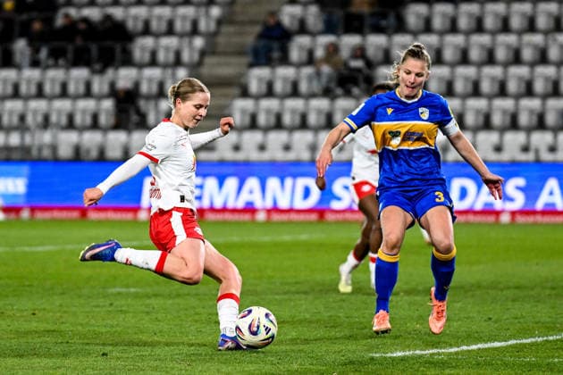 Soccer I Women I Season 2025 2026 I Bundesliga I 22 Matchday I FC Carl Zeiss Jena RB Leipzig I 27 03 2026 Goal Emilia Asgeirsdottir 8, Rasenballsport Leipzig , Toma Ihlenburg 3, FC Carl Zeiss Jena with the defensive attempt Jena Ernst Abbe Sportfeld, ad hoc Arena Thuringia Germany Copyright: xLobeca InesxHähnelx