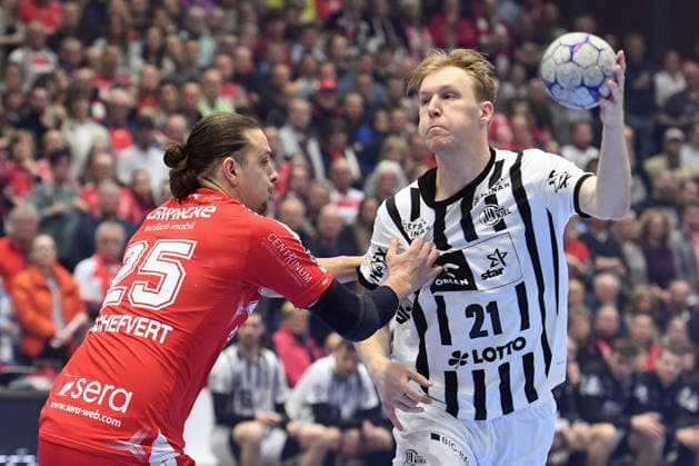 Eric Johansson THW Kiel 21 on the ball , Olle Forsell Schefvert MT Melsungen 25 , GER, MT Melsungen THW Kiel, Handball, 1 Bundesliga, Matchday 26, Season 2025 2026, 27 03 2026, GER, MT Melsungen THW Kiel, Handball, 1 Bundesliga, Matchday 26, Season 2025 2026, 27 03 2026 Kassel Copyright: xEibner-Pressefotox xRolandxSippex EP_RSL