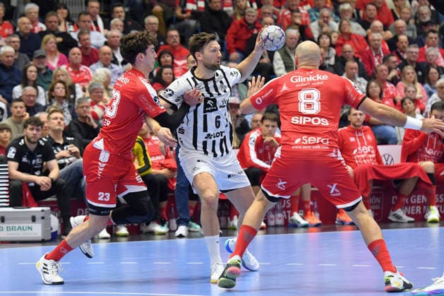 Harald Reinkind THW Kiel 6 on the ball , Marti Soler MT Melsungen 23 , Adrian Sipos MT Melsungen 8 , GER, MT Melsungen THW Kiel, Handball, 1 Bundesliga, Matchday 26, Season 2025 2026, 27 03 2026, GER, MT Melsungen THW Kiel, Handball, 1 Bundesliga, Matchday 26, Season 2025 2026, 27 03 2026 Kassel Copyright: xEibner-Pressefotox xRolandxSippex EP_RSL