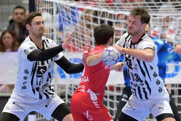 Erik Balenciaga MT Melsungen 6 on the ball , Hendrik Pekeler THW Kiel 61 L , Veron Nacinovic THW Kiel 93 R , GER, MT Melsungen THW Kiel, Handball, 1 Bundesliga, Matchday 26, Season 2025 2026, 27 03 2026, GER, MT Melsungen THW Kiel, Handball, 1 Bundesliga, Matchday 26, Season 2025 2026, 27 03 2026 Kassel Copyright: xEibner-Pressefotox xRolandxSippex EP_RSL