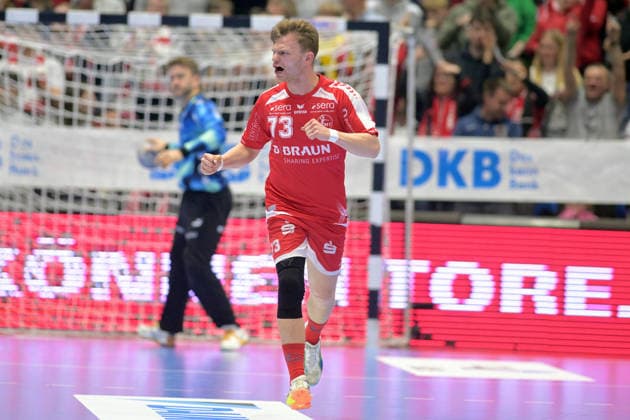 Cheers for Timo Kastening MT Melsungen 73 , Gonzalo Perez de Vargas Goalkeeper THW Kiel 1 back , GER, MT Melsungen THW Kiel, Handball, 1 Bundesliga, Matchday 26, Season 2025 2026, 27 03 2026, GER, MT Melsungen THW Kiel, Handball, 1 Bundesliga, Matchday 26, Season 2025 2026, 27 03 2026 Kassel Copyright: xEibner-Pressefotox xRolandxSippex EP_RSL