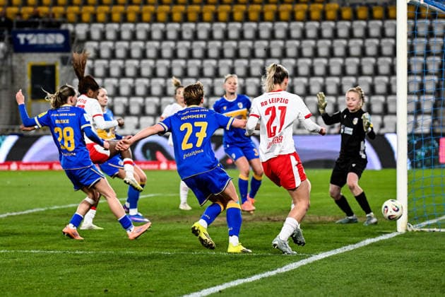 Soccer I Women I Season 2025 2026 I Bundesliga I 22 Matchday I FC Carl Zeiss Jena RB Leipzig I 27 03 2026 Delice Boboy 17, Rasenballsport Leipzig 2 v l puts the ball just beside the goalpost Jena Ernst Abbe Sportfeld, ad hoc Arena Thüringen Germany Copyright: xLobeca InesxHähnelx