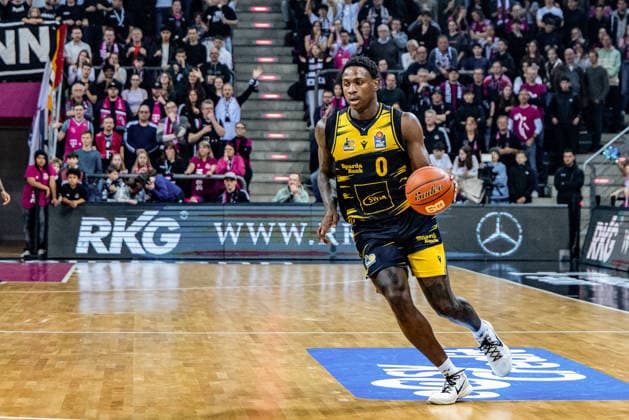 Babacar Sane MHP RIESEN Ludwigsburg, 00 with the ball on the way to the basket Telekom Baskets Bonn vs MHP RIESEN Ludwigsburg, Basketball, easy Credit BBL, Matchday 26, 2025 2026, 27 03 2026 Telekom Baskets Bonn vs MHP RIESEN Ludwigsburg, Basketball, easy Credit BBL, Matchday 26, 2025 2026, 27 02 2026 Bonn Copyright: xEibner-Pressefoto GerhardxWingenx EP_GWR