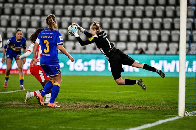 Soccer I Women I Season 2025 2026 I Bundesliga I 22 Matchday I FC Carl Zeiss Jena RB Leipzig I 27 03 2026 Parade by Jasmin Janning 1, FC Carl Zeiss Jena v Delice Boboy 17, Rasenballsport Leipzig Jena Ernst Abbe Sportfeld, ad hoc Arena Thüringen Germany Copyright: xLobeca InesxHähnelx