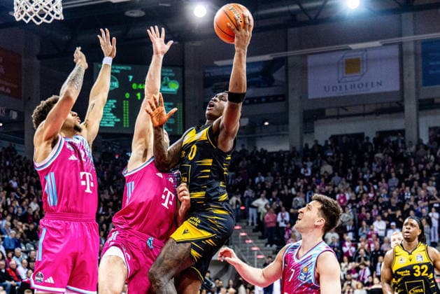 Babacar Sane MHP RIESEN Ludwigsburg, 00 vs Grayson Murphy Telekom Baskets Bonn, 07 , Alijah Comithier Telekom Baskets Bonn, 02 , Patrick Heckmann Telekom Baskets Bonn, 33 , Keyshawn Kellman MHP RIESEN Ludwigsburg, 32 watches Telekom Baskets Bonn vs MHP RIESEN Ludwigsburg, Basketball, easy Credit BBL, Matchday 26, 2025 2026, 27 03 2026 Telekom Baskets Bonn vs MHP RIESEN Ludwigsburg, Basketball, easy Credit BBL, Matchday 26, 2025 2026, 27 02 2026 Bonn Copyright: xEibner-Pressefoto GerhardxWingenx EP_GWR
