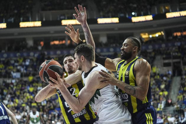 Fenerbahce Beko v Zalgiris - EuroLeague ISTANBUL, TURKIYE - MARCH 27: Fenerbahce Beko player Nando de Colo and Zalgiris player Laurynas Birutis compete for the ball during the EuroLeague Round 34 basketball game between Fenerbahce Beko and Zalgiris at Ulker Sports and Event Hall in Istanbul, Turkiye on March 27, 2026. Beyza Comert Anadolu Istanbul Turkey. Editorial use only. Please get in touch for any other usage.  Copyright: x2026xAnadoluxBeyzaxComertx