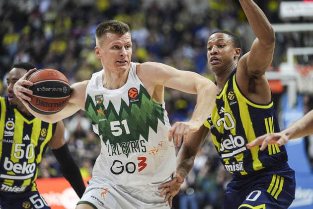 Fenerbahce Beko v Zalgiris - EuroLeague ISTANBUL, TURKIYE - MARCH 27: Fenerbahce Beko player Devon Hall and Zalgiris player Arnas Butkevicius (51) compete for the ball during the EuroLeague Round 34 basketball game between Fenerbahce Beko and Zalgiris at Ulker Sports and Event Hall in Istanbul, Turkiye on March 27, 2026. Beyza Comert Anadolu Istanbul Turkey. Editorial use only. Please get in touch for any other usage.  Copyright: x2026xAnadoluxBeyzaxComertx
