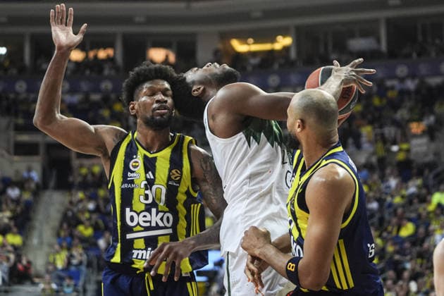 Fenerbahce Beko v Zalgiris - EuroLeague ISTANBUL, TURKIYE - MARCH 27: Fenerbahce Beko player Chris Silva (30) and Zalgiris player Moses Anthony Wright compete for the ball during the EuroLeague Round 34 basketball game between Fenerbahce Beko and Zalgiris at Ulker Sports and Event Hall in Istanbul, Turkiye on March 27, 2026. Beyza Comert Anadolu Istanbul Turkey. Editorial use only. Please get in touch for any other usage.  Copyright: x2026xAnadoluxBeyzaxComertx