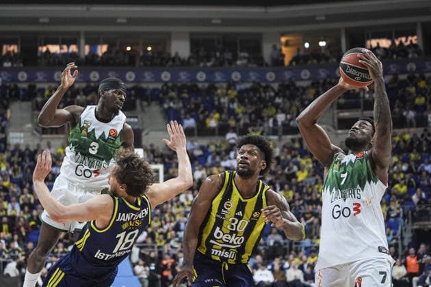 Fenerbahce Beko v Zalgiris - EuroLeague ISTANBUL, TURKIYE - MARCH 27: Fenerbahce Beko player Chris Silva (30) and Zalgiris player Moses Anthony Wright compete for the ball during the EuroLeague Round 34 basketball game between Fenerbahce Beko and Zalgiris at Ulker Sports and Event Hall in Istanbul, Turkiye on March 27, 2026. Beyza Comert Anadolu Istanbul Turkey. Editorial use only. Please get in touch for any other usage.  Copyright: x2026xAnadoluxBeyzaxComertx