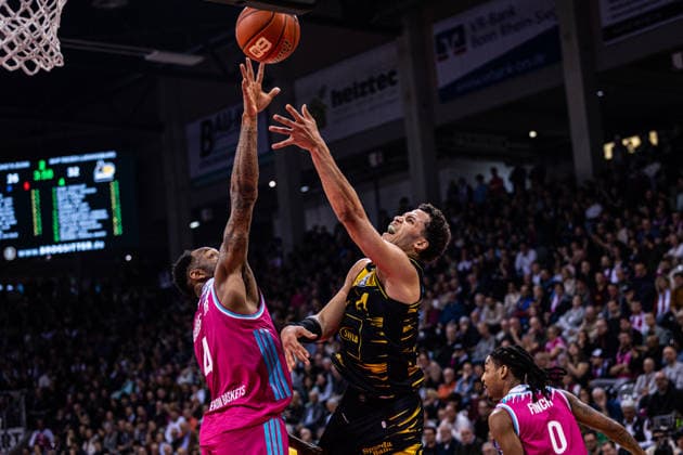 easyCredit Basketball Bundesliga, Telekom Baskets Bonn vs MHP Riesen Ludwigsburg, 27 3 2026 Brandon Tischler MHP RIESEN LUDWIGSBURG 24 vs Jeff Garrett Jr Telekom Baskets Bonn 4 easyCredit Basketball Bundesliga, Telekom Baskets Bonn vs MHP Riesen Ludwigsburg, 27 3 2026, Telekom Dome Bonn Copyright: xBEAUTIFULxSPORTS Derixx