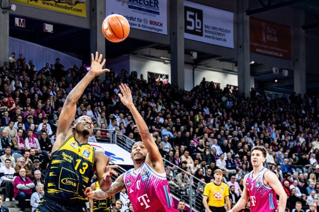 Yorman Polas Bartolo MHP RIESEN Ludwigsburg, 13 vs Jalen Finch Telekom Baskets Bonn, 00 , Grayson Murphy Telekom Baskets Bonn, 07 watches Telekom Baskets Bonn vs MHP RIESEN Ludwigsburg, Basketball, easy Credit BBL, Matchday 26, 2025 2026, 27 03 2026 Telekom Baskets Bonn vs MHP RIESEN Ludwigsburg, Basketball, easy Credit BBL, Matchday 26, 2025 2026, 27 02 2026 Bonn Copyright: xEibner-Pressefoto GerhardxWingenx EP_GWR