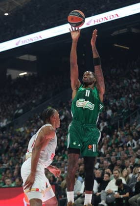 EuroLeague - Panathinaikos Athens vs AS Monaco Nigel Hayes-Davis (R) of Panathinaikos in action during the EuroLeague basketball match between Panathinaikos Athens and AS Monaco in Athens, Greece, 27 March 2026. Athens Greece  Copyright: xPETExANDREOUx