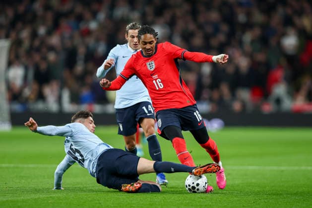 England v Uruguay, International Djed Spence Defender of England tackled by Federico Valverde Midfielder of Uruguay during the England v Uruguay International Friendly, Länderspiel, Nationalmannschaft match at Wembley Stadium, London, England on 27 March 2026 Credit: Ian Stephen Every Second Media Editorial use only. All images are copyright Every Second Media Limited. No images may be reproduced without prior permission. Copyright: xIMAGO EveryxSecondxMediax ESM-1881-0017 IanxStephenx xEveryxSecondxMediax