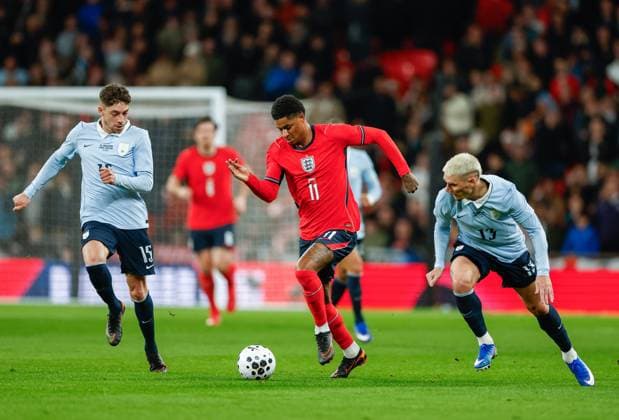 Marcus Rasford of England takes on Federico Valverde (15) and Guillermo Varela of Uruguay England v Uruguay, Football, International Friendly, Länderspiel, Nationalmannschaft Wembley Stadium, Wembley, London - UK, 27 03 2026  Copyright: xMattxImpey Shutterstockx 16805567n