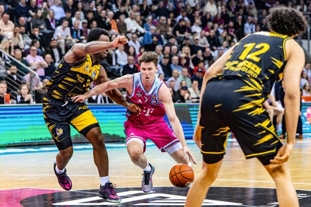 Grayson Murphy Telekom Baskets Bonn, 07 vs Gavin Schilling MHP RIESEN Ludwigsburg, 34 Telekom Baskets Bonn vs MHP RIESEN Ludwigsburg, Basketball, easy Credit BBL, 26 Matchday, 2025 2026, 27 03 2026 Telekom Baskets Bonn vs MHP RIESEN Ludwigsburg, Basketball, easy Credit BBL, 26 Matchday, 2025 2026, 27 02 2026 Bonn Copyright: xEibner-Pressefoto GerhardxWingenx EP_GWR