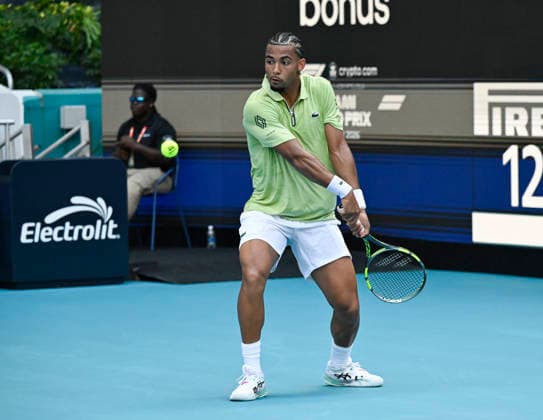 MIAMI GARDENS, FL - MARCH 27: Arthur Fils of France returns the shot to Jiri Lehecka of Czechia, during the men™s semifinal match of the Miami Open on March 27, 2026. at Hard Rock Stadium in Miami Gardens, Florida. (Photo by Michele Eve Sandberg Icon Sportswire) TENNIS: MAR 27 Miami Open EDITORIAL USE ONLY Icon2603270690