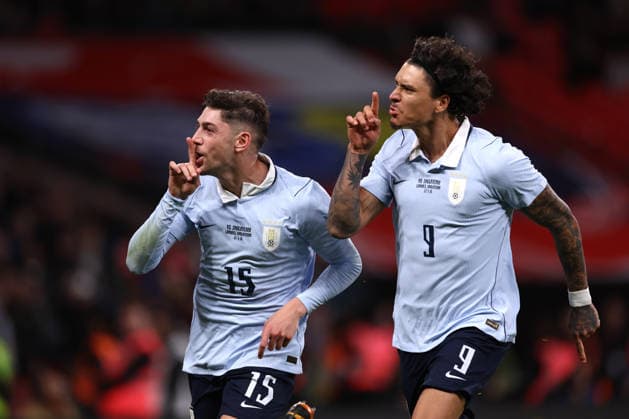 England gegen Uruguay 27. März 2026, Wembley Internationales Fußball-Freundschaftsspiel England gegen Uruguay Federico Valverde aus Uruguay feiert nach dem Ausgleichstreffer mit Darwin Nunez Foto Jacques Feeney Abseits London UK  Copyright: xJacquesxFeeneyx xOffsidexOffside