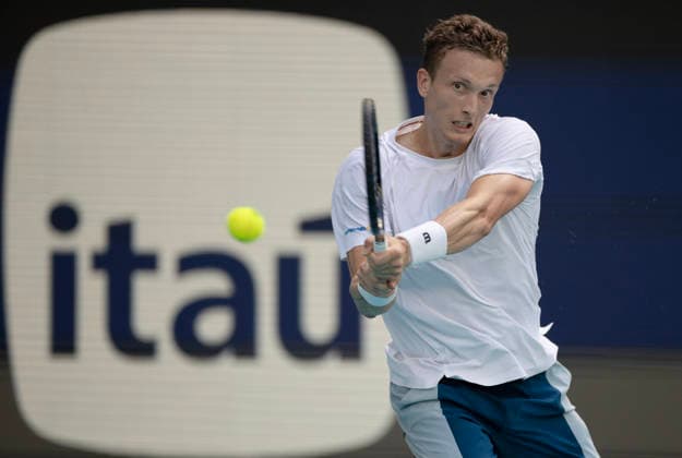 March 27, 2026, Miami Gardens, Fl, United States: MIAMI GARDENS, FL - MARCH 27: Jiri Lehecka hits the ball against Arthur Fils in the semi-finals during the Miami Open at Hard Rock Stadium on March 27, 2026 in Miami Gardens, Florida. Miami Gardens United States - ZUMAt139 20260327_aaa_t139_004 Copyright: xMichaelxPimentel IsixPhotosx