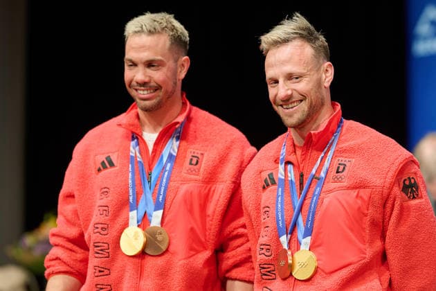 Berchtesgaden, Deutschland 27. März 2026 Empfang der Olympiateilnehmer der Olympischen Winterspiele Mailand Cortina 2026 Im Bild: v.li. Tobias Wendl (Rodeln), Tobias Arlt (Rodeln) AlpenCongress Bayern *** Berchtesgaden, Germany March 27, 2026 Reception of the Olympic participants of the Olympic Winter Games Milan Cortina 2026 In the picture from left Tobias Wendl luge , Tobias Arlt luge AlpenCongress Bayern Copyright: xFotostandx xWassmuthx