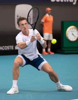 March 27, 2026, Miami Gardens, Fl, United States: MIAMI GARDENS, FL - MARCH 27: Jiri Lehecka hits the ball against Arthur Fils in the semi-finals during the Miami Open at Hard Rock Stadium on March 27, 2026 in Miami Gardens, Florida. Miami Gardens United States - ZUMAt139 20260327_aaa_t139_010 Copyright: xMichaelxPimentel IsixPhotosx