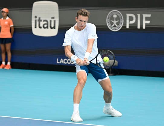 March 27, 2026, Miami Gardens, Fl, United States: Jiri Lehecka of Czechia returns a shot to Arthur Fils of France during the MenÃ¢â‚¬â ¢s Semifinal match of the Miami Open Presented by Itau at Hard Rock Stadium on March 27, 2026 in Miami Gardens, Florida. Florida. Miami Gardens United States - ZUMAsd3_ 20260327_znp_sd3_004 Copyright: xMichelexEvexSandbergx