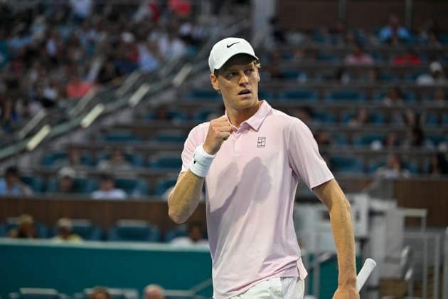 MIAMI GARDENS, FL - MARCH 27: Jannik Sinner of Italy, reacts after the point, against Alexander Zverev of Germany, during the men™s semifinal match of the Miami Open on March 27, 2026, at Hard Rock Stadium in Miami Gardens, Florida. (Photo by Michele Eve Sandberg Icon Sportswire) TENNIS: MAR 27 Miami Open EDITORIAL USE ONLY Icon2603270732