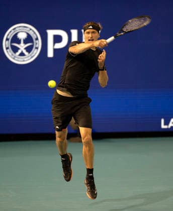 March 27, 2026, Miami Gardens, Fl, United States: MIAMI GARDENS, FL - MARCH 27: Alexander Zverev hits the ball against Jannik Sinner in the semi-finals during the Miami Open at Hard Rock Stadium on March 27, 2026 in Miami Gardens, Florida. Miami Gardens United States - ZUMAt139 20260327_aaa_t139_039 Copyright: xMichaelxPimentel IsixPhotosx