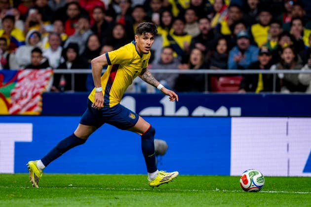 Morocco v Ecuador - International Friendly, Länderspiel, Nationalmannschaft Piero Hincapie of Ecuador is in action with the ball during an international friendly match between Morocco and Ecuador at at Estadio Riyadh Air Metropolitano in Madrid, Spain on March 27, 2026. Madrid Estadio Riyadh Air Metropolitano Madrid Spain Copyright: xAlbertoxGardinx AGardin_20260327_Morocco_Ecuador_0941