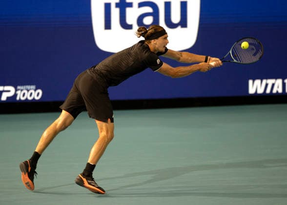 March 27, 2026, Miami Gardens, Fl, United States: MIAMI GARDENS, FL - MARCH 27: Alexander Zverev hits the ball against Jannik Sinner in the semi-finals during the Miami Open at Hard Rock Stadium on March 27, 2026 in Miami Gardens, Florida. Miami Open  - ZUMAt139 20260327_aaa_t139_059 Copyright: xMichaelxPimentel IsixPhotosx