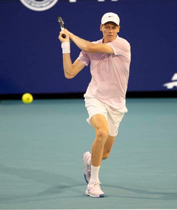 March 27, 2026, Miami Gardens, Fl, United States: MIAMI GARDENS, FL - MARCH 27: Jannik Sinner hits the ball against Alexander Zverev in the semi-finals during the Miami Open at Hard Rock Stadium on March 27, 2026 in Miami Gardens, Florida. Miami Gardens United States - ZUMAt139 20260327_aaa_t139_053 Copyright: xMichaelxPimentel IsixPhotosx