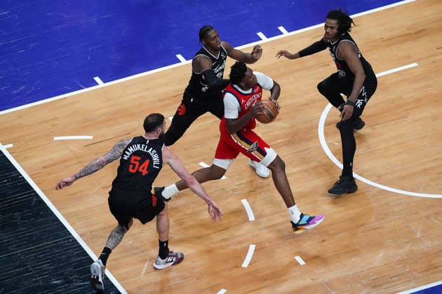 New Orleans Pelicans vs Toronto Raptors TORONTO, CANADA - MARCH 27 : Derik Queen (22) of New Orleans Pelicans in action during the NBA, Basketball Herren, USA basketball game between New Orleans Pelicans and Toronto Raptors at the Scotiabank Arena on March 27, 2026 in Toronto, Ontario, Canada. Mert Alper Dervis Anadolu Ontario Canada. Editorial use only. Please get in touch for any other usage.  Copyright: x2026xAnadoluxMertxAlperxDervisx