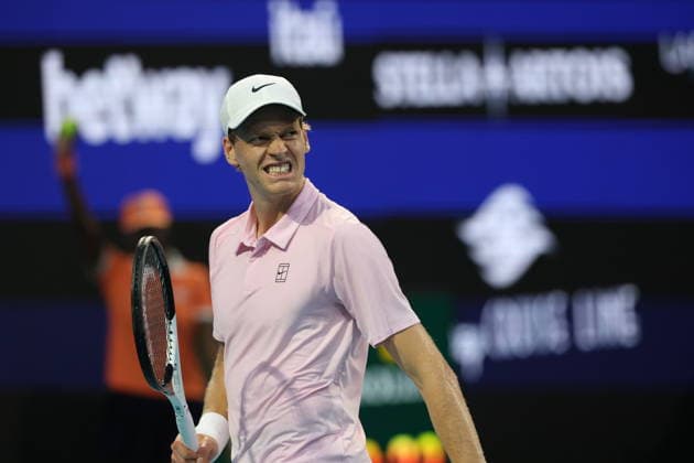 March 27, 2026, Miami Gardens, Florida, United States Of America: MIAMI GARDENS, FLORIDA - MARCH 27: Jannik SInner of Italy defeats Alexander Zverev of Germany during the Men s Semifinals on Day 11 of the Miami Open at Hard Rock Stadium on March 27, 2026 in Miami Gardens, Florida....People: Jannik SInner Miami Gardens United States Of America - ZUMAs214 20260327_ada_s214_012 Copyright: xSMGx