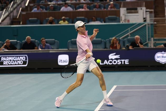 March 27, 2026, Miami Gardens, Florida, United States Of America: MIAMI GARDENS, FLORIDA - MARCH 27: Jannik SInner of Italy defeats Alexander Zverev of Germany during the Men s Semifinals on Day 11 of the Miami Open at Hard Rock Stadium on March 27, 2026 in Miami Gardens, Florida....People: Jannik SInner Miami Open 2026 - Day 11  - ZUMAs214 20260327_ada_s214_047 Copyright: xSMGx