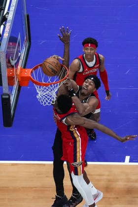 New Orleans Pelicans vs Toronto Raptors TORONTO, CANADA - MARCH 27 : Scottie Barnes (4) of Toronto Raptors dunks the ball during the NBA, Basketball Herren, USA basketball game between New Orleans Pelicans and Toronto Raptors at the Scotiabank Arena on March 27, 2026 in Toronto, Ontario, Canada. Mert Alper Dervis Anadolu Ontario Canada. Editorial use only. Please get in touch for any other usage.  Copyright: x2026xAnadoluxMertxAlperxDervisx