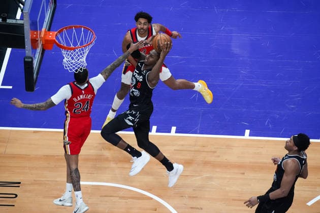 New Orleans Pelicans vs Toronto Raptors TORONTO, CANADA - MARCH 27 : RJ Barrett (9) of Toronto Raptors in action against Jordan Hawkins (24) of New Orleans Pelicans during the NBA, Basketball Herren, USA basketball game between New Orleans Pelicans and Toronto Raptors at the Scotiabank Arena on March 27, 2026 in Toronto, Ontario, Canada. Mert Alper Dervis Anadolu Ontario Canada. Editorial use only. Please get in touch for any other usage.  Copyright: x2026xAnadoluxMertxAlperxDervisx