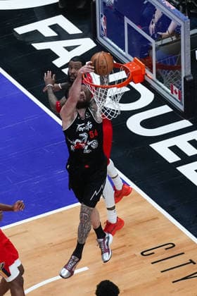 New Orleans Pelicans vs Toronto Raptors TORONTO, CANADA - MARCH 27 : Sandro Mamukelashvili (54) of Toronto Raptors dunks the ball during the NBA, Basketball Herren, USA basketball game between New Orleans Pelicans and Toronto Raptors at the Scotiabank Arena on March 27, 2026 in Toronto, Ontario, Canada. Mert Alper Dervis Anadolu Ontario Canada. Editorial use only. Please get in touch for any other usage.  Copyright: x2026xAnadoluxMertxAlperxDervisx