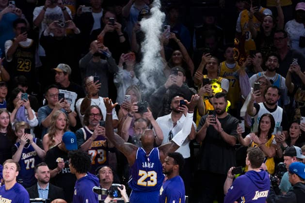 March 27, 2026, Los Angeles, California, USA: Los Angeles LakersÃ¢â‚¬â ¢ LeBron James (23) tosses powder before an NBA, Basketball Herren, USA basketball game against the Brooklyn Nets at Crypto.com Arena on Friday, March 27, 2026 in Los Angeles. NBA 2026: Nets Vs Lakers  - ZUMAc68_ 20260327_zaf_c68_006 Copyright: xRingoxChiux