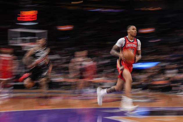 March 27, 2026, Toronto, On, CAN: New Orleans Pelicans Jordan Hawkins (24) drives against the Toronto Raptors during second half NBA, Basketball Herren, USA basketball action in Toronto on Friday, March 27, 2026. Canada News - March 27, 2026  - ZUMAc35_ 20260327_zaf_c35_209 Copyright: xChrisxYoungx