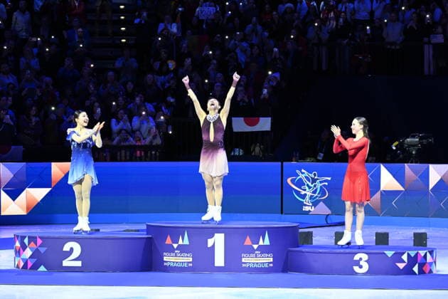 ISU Figure skating, Eiskunstlauf World Championships 2026 at the O2 Arena in Prague, Czech Republic - 27 Mar 2026 Gold medalist Kaori Sakamoto (middle) of Japan, Silver medailist Mone Chiba (L) of Japan and Bronze medailist Nina Pinzarrone of Belgium (R) as seen during the medal ceremony for the Women competition at the ISU Figure Skating World Championships 2026 at the O2 Arena. ISU Figure Skating World Championships 2026 takes place from 24th to 29th of March in Prague, Czech Republic. Prague Czech Republic Copyright: xTomasxTkacikx xSOPAxImagesx 20260327-ISU-women-22