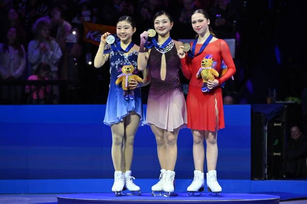 ISU Figure skating, Eiskunstlauf World Championships 2026 at the O2 Arena in Prague, Czech Republic - 27 Mar 2026 Gold medalist Kaori Sakamoto (middle) of Japan, Silver medailist Mone Chiba (L) of Japan and Bronze medailist Nina Pinzarrone of Belgium (R) as seen during the medal ceremony for the Women competition at the ISU Figure Skating World Championships 2026 at the O2 Arena. ISU Figure Skating World Championships 2026 takes place from 24th to 29th of March in Prague, Czech Republic. Prague Czech Republic Copyright: xTomasxTkacikx xSOPAxImagesx 20260327-ISU-women-30