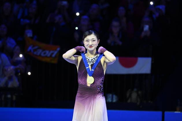 ISU Figure skating, Eiskunstlauf World Championships 2026 at the O2 Arena in Prague, Czech Republic - 27 Mar 2026 Gold medalist Kaori Sakamoto of Japan celebrate during the medal ceremony for the Women competition at the ISU Figure Skating World Championships 2026 at the O2 Arena. ISU Figure Skating World Championships 2026 takes place from 24th to 29th of March in Prague, Czech Republic. Prague Czech Republic Copyright: xTomasxTkacikx xSOPAxImagesx 20260327-ISU-women-24