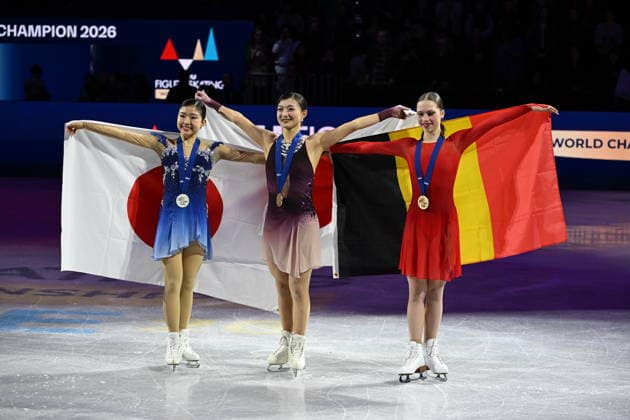 ISU Figure skating, Eiskunstlauf World Championships 2026 at the O2 Arena in Prague, Czech Republic - 27 Mar 2026 Gold medalist Kaori Sakamoto (middle) of Japan, Silver medailist Mone Chiba (L) of Japan and Bronze medailist Nina Pinzarrone of Belgium (R) as seen during the medal ceremony for the Women competition at the ISU Figure Skating World Championships 2026 at the O2 Arena. ISU Figure Skating World Championships 2026 takes place from 24th to 29th of March in Prague, Czech Republic. Prague Czech Republic Copyright: xTomasxTkacikx xSOPAxImagesx 20260327-ISU-women-32