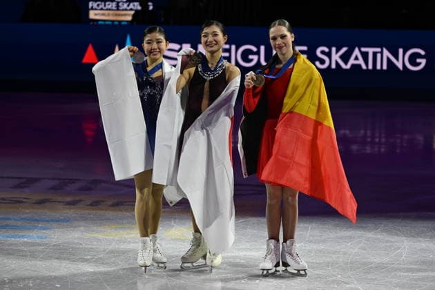 ISU Figure skating, Eiskunstlauf World Championships 2026 at the O2 Arena in Prague, Czech Republic - 27 Mar 2026 Gold medalist Kaori Sakamoto (middle) of Japan, Silver medailist Mone Chiba (L) of Japan and Bronze medailist Nina Pinzarrone of Belgium (R) as seen during the medal ceremony for the Women competition at the ISU Figure Skating World Championships 2026 at the O2 Arena. ISU Figure Skating World Championships 2026 takes place from 24th to 29th of March in Prague, Czech Republic. Prague Czech Republic Copyright: xTomasxTkacikx xSOPAxImagesx 20260327-ISU-women-33