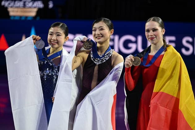 ISU Figure skating, Eiskunstlauf World Championships 2026 at the O2 Arena in Prague, Czech Republic - 27 Mar 2026 Gold medalist Kaori Sakamoto (middle) of Japan, Silver medailist Mone Chiba (L) of Japan and Bronze medailist Nina Pinzarrone of Belgium (R) as seen during the medal ceremony for the Women competition at the ISU Figure Skating World Championships 2026 at the O2 Arena. ISU Figure Skating World Championships 2026 takes place from 24th to 29th of March in Prague, Czech Republic. Prague Czech Republic Copyright: xTomasxTkacikx xSOPAxImagesx 20260327-ISU-women-34