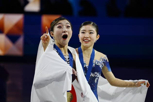 ISU Figure skating, Eiskunstlauf World Championships 2026 at the O2 Arena in Prague, Czech Republic - 27 Mar 2026 Gold medalist Kaori Sakamoto (R) and Silver medailist Mone Chiba both of Japan as seen during the medal ceremony for the Women competition at the ISU Figure Skating World Championships 2026 at the O2 Arena. ISU Figure Skating World Championships 2026 takes place from 24th to 29th of March in Prague, Czech Republic. Prague Czech Republic Copyright: xTomasxTkacikx xSOPAxImagesx 20260327-ISU-women-43